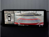 【360&deg;ビュー・モニター】専用カメラにより上から見下ろしたような視点で360度クルマの周囲を確認することができます。駐車が苦手な方でも縦列駐車や幅寄せ時に活躍してくれます。