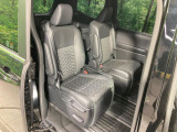 後部座席も気になるようなキズ・汚れやへたり等、大きなダメージはなく、良好な状態です。