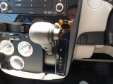 足元スッキリ!インパネシフトです。使い勝手も良いです!!