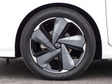 【タイヤ】 【純正17インチアルミホイール】《205/50R17》専用のアルミなのでお車のイメージぴったりですね!