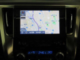 トヨタ純正ナビ装備!地図描写は文字も道もクリアで見やすく、滑らかに表示します。これさえあればもう道に迷わないですみますね♪フルセグで地上波デジタル放送TVもバッチリ綺麗に見れちゃいます♪