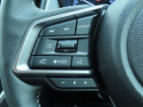 オーディオやハンズフリー通話の操作が可能なステアリングスイッチを装備。運転中も視線を逸らさず、快適な操作をサポートします。