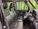 運転席シート廻りは使用感も少なく、良好な状態となっています。前オーナー様が丁寧に使っていたことがよくわかりますね。