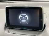 【マツダコネクトナビ】車内の雰囲気にマッチした一体型タイプのナビ。各種車輌設定やBluetooth再生等、様々な機能が楽しめます。直感的なダイヤル操作が可能で、使い勝手も良好です。