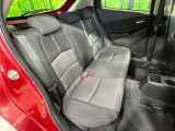 後部座席も気になるようなキズ・汚れやへたり等、大きなダメージはなく、良好な状態です。