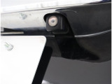バックモニター付なので後退時に後方が見えるので安心。 車は構造上、死角がたくさんなので万が一を考えると必須ですね。 あくまで補助の為の装備、バックは目視で確認する事が重要ですよ。