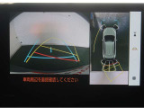 パノラミックビューモニター付きです。車両を上から見た様な映像を画面に表示。運転席からの目視だけでは見にくい、車両周辺の状況をリアルタイムでしっかり確認出来ます。
