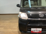 お手頃価格のタントが登場!ナビやETC車載器も付いているので快適にお使いいただけます♪ダイハツ認定中古車ですので、1年間走行距離無制限保証ももちろん付いていますので安心してお使いいただけます。