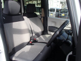 ゆったり大きくサポートも深いフロントシートです。室内はクリーニング済みです