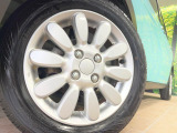 【純正14インチアルミホイール】外観にマッチした純正アルミホイールを装着しております。各種社外アルミホイールや、スタッドレスタイヤも取扱いしております。是非ご相談ください♪