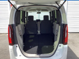 普段のお買い物や通勤、送迎等に十分な荷室スペースを確保しております。セカンドシートを倒すと、大きな荷物の積載も可能です♪