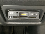 ハンドルの右下にETCがついています。高速道路の料金所の通過も楽々です!。 カードの取り出しもしやすい場所についています。