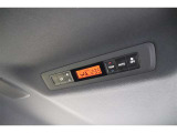 リヤオートエアコンで後席でも快適な車内空調です♪