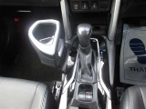 操作のしやすいフロアシフト!