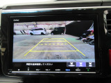 バックカメラの画像です。ガイドラインがスムースな車庫入れをサポートいたします。車庫入れの安心感がアップしますね。