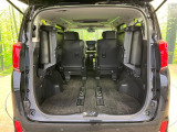 普段のお買い物や通勤、送迎等に十分な荷室スペースを確保しております。セカンドシートを倒すと、大きな荷物の積載も可能です♪
