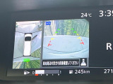 【アラウンドビューモニター】専用のカメラにより、上から見下ろしたような視点で360度クルマの周囲を確認することができます☆死角部分も確認しやすく、狭い場所での切り返しや駐車もスムーズに行えます。