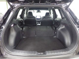 セカンドシートを倒すとさらに広々のラゲッジスペース