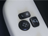 電動格納&ミラー角度調整機能付きです。