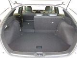普段使いには十分な広さのラゲッジスペース!後席を倒せばより大きな荷物も載せられます!