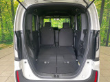 後席を格納すると、これだけの広さが!シーンに合わせたシートアレンジで、大きな荷物も積むことが出来ます♪