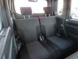 後部座席も気になるようなキズ・汚れやへたり等、大きなダメージはなく、良好な状態です。