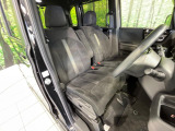 運転席まわりには十分なスペースがあり、大柄な方でもゆったり運転していただける環境です。