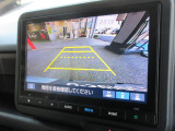 安心して車庫入れができる、リバース連動リアカメラが装着されております。狭い駐車場はもちろん、雨の日や夜間でもストレスなく運転して頂けます。
