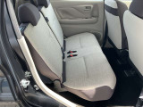 足元ゆったりの後部座席!大人二人が並んで座っても広々空間でドライブをお楽しみいただけます☆
