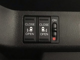 【両側パワースライドドア】両側がパワースライドドアになっており、運転席のスイッチやスマートキーでも開閉が可能です!開口部も広いので乗り降りも楽々♪