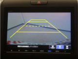 バックカメラ搭載です!車庫入れが苦手な人はもちろん、車両感覚に自信がある人にもお勧めです!見えない箇所が見えるようになるので、低い障害物や隠れてしまっている子供の存在等にも気付く事が出来ます。