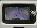 メモリナビを搭載しております。走り慣れない道でもナビが案内してくれるので、仕事や旅行といった遠出の機会にも強い味方になってくれますよ!