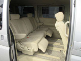 後部座席も気になるようなキズ・汚れやへたり等、大きなダメージはなく、良好な状態です。しっかりとクリーニング整備をしご納車いたします。