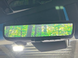 【デジタルインナーミラー】後席の大きな荷物や同乗者で後方が確認しづらい時でも安心!カメラが撮影した車両後方の映像をルームミラー内に表示。クリアな視界で状況の確認が可能です!