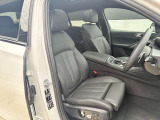 室内は大変綺麗に扱われており、タバコも吸われていない為、車両以外の臭いは感じられません。禁煙車両をご希望の方はこちらのお車をお奨め致します。