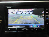 バックカメラの画像です。ガイドラインがスムースな車庫入れをサポートいたします。車庫入れの安心感がアップしますね。