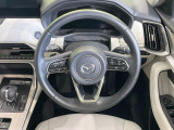 【純正革巻きステアリング】上質な革を使用することで、手にしっかり馴染みとても運転しやすいハンドルです♪