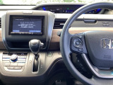 【eコンスイッチ】低燃費運転をサポートするECONモード。スイッチをONすると、エンジンやトランスミッション、A/Cなどを協調制御し、燃費の向上に貢献。エコドライブの効果を高めます。