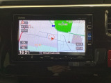 ナビゲーションはフルセグTV対応のGathers純正メモリーナビを搭載しています。Bluetoothオーディオ機能がありますので、スマートフォンなどの音楽も再生できます。