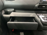 助手席側に引き出しあります☆小物の収納に便利に使えます♪