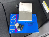 メンテナンスノート【整備記録簿】、取説も揃っています。スマートキーはバッグなどにしまったままボタン操作でエンジンの始動・停止ができて大変便利です。