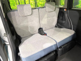 後部座席も気になるようなキズ・汚れやへたり等、大きなダメージはなく、良好な状態です。