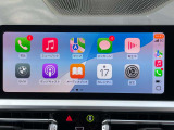 【アップルカープレイ】iPhoneがBMW車両とワイヤレスで接続されます。Apple CarPlayでは、オーディオストリーミングやメッセージングアプリがディスプレイに表示されます。