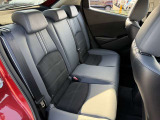 後部座席も気になるようなキズ・汚れやへたり等、大きなダメージはなく、良好な状態です。