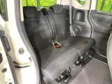 後部座席も気になるようなキズ・汚れやへたり等、大きなダメージはなく、良好な状態です。