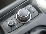 マツダコネクトを操作するコマンダーコントロールです。運転中に自然と手の触れる位置に配置されています。