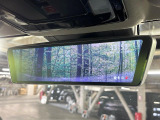 【アドバンスドルームミラー】後席の大きな荷物や同乗者で後方が確認しづらい時でも安心!カメラが撮影した車両後方の映像をルームミラー内に表示。クリアな視界で状況の確認が可能です!