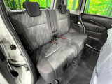 後部座席も気になるようなキズ・汚れやへたり等、大きなダメージはなく、良好な状態です。