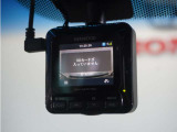 ◆ドライブレコーダー◆映像・音声などを記録する自動車用の装置です。 もしもの事故の際の記録はもちろん、旅行の際の思い出としてドライブの映像を楽しむことができます。