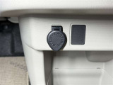 【アクセサリーソケット】車内で様々な電気製品を利用できます。
